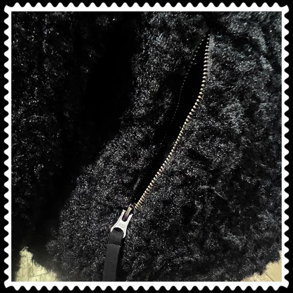 UGG Maeve Oversized Sherpa Teddy Cropped Jacket / Black / Size M / NWOT - Picture 11 of 11